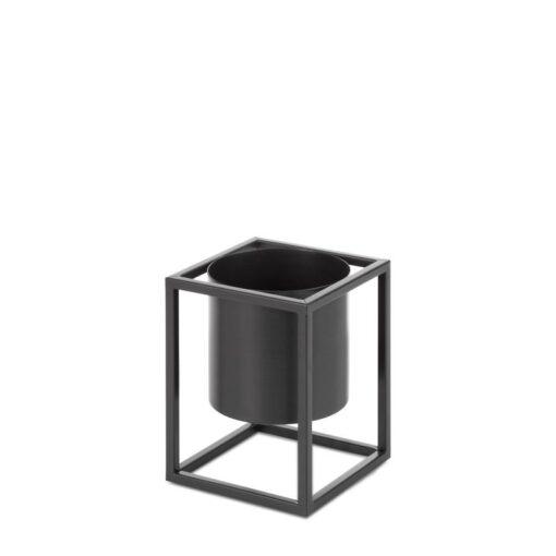 Czarna donica w stylu loft na stojaku metalowym.