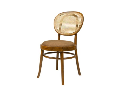 Krzesło rattanowe tapicerowane - wyposażenie do wnętrz boho i rustykalnych.