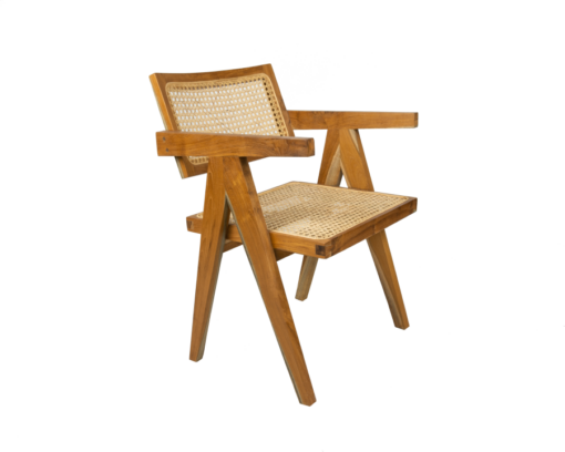 Krzesło z drewna tekowego i rattanu jasne to doskonały mebel do wnętrza boho.
