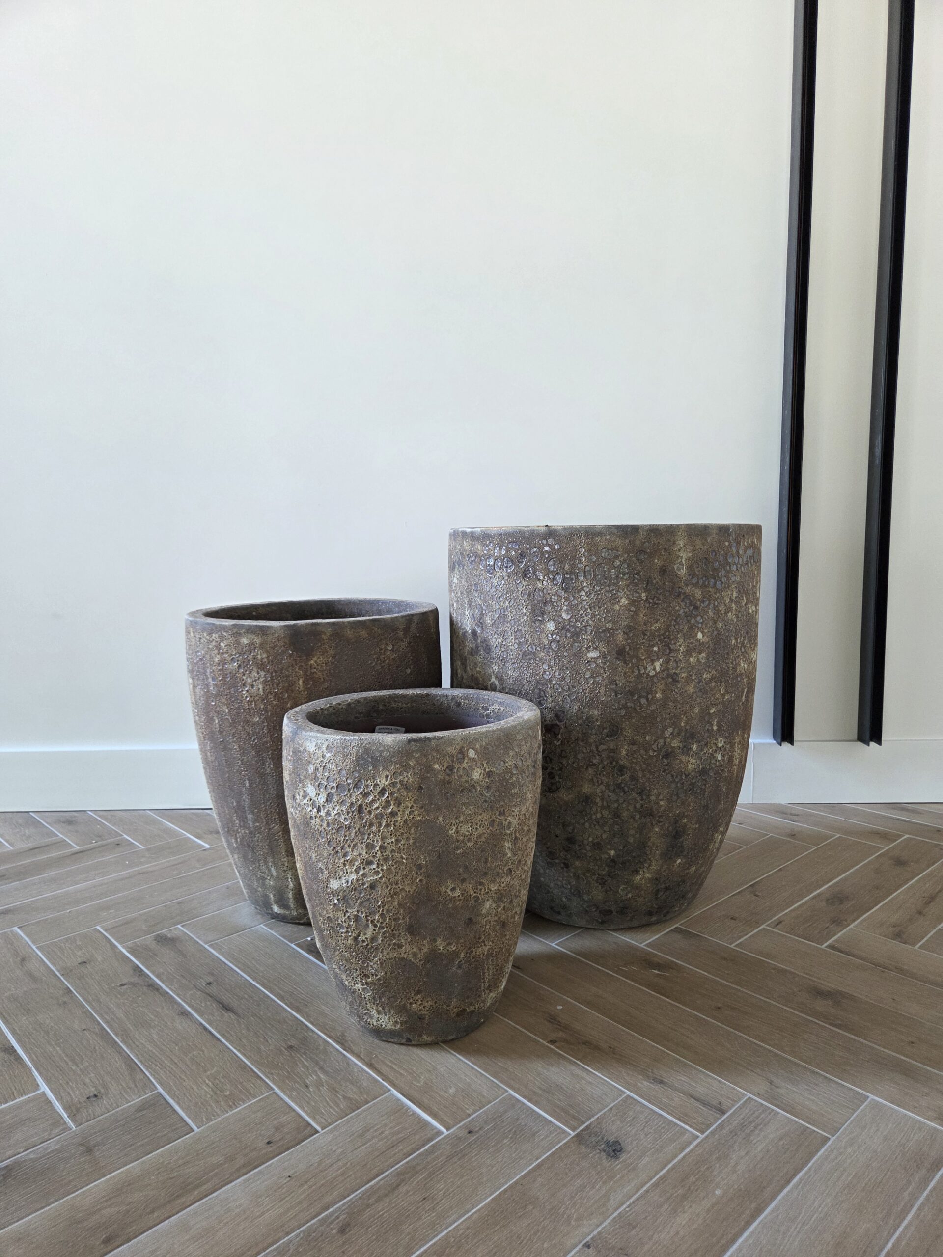 Wysoka donica ceramiczna ze strukturą, brązowa Atlantis - obrazek 8
