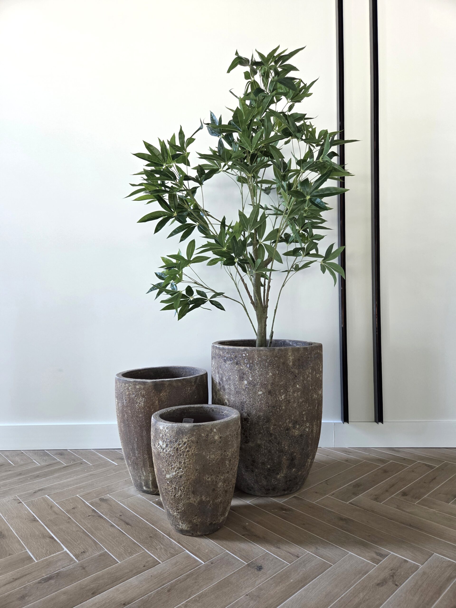 Wysoka donica ceramiczna ze strukturą, brązowa Atlantis - obrazek 10
