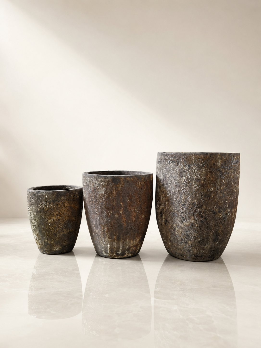 Wysoka donica ceramiczna ze strukturą, brązowa Atlantis - obrazek 9