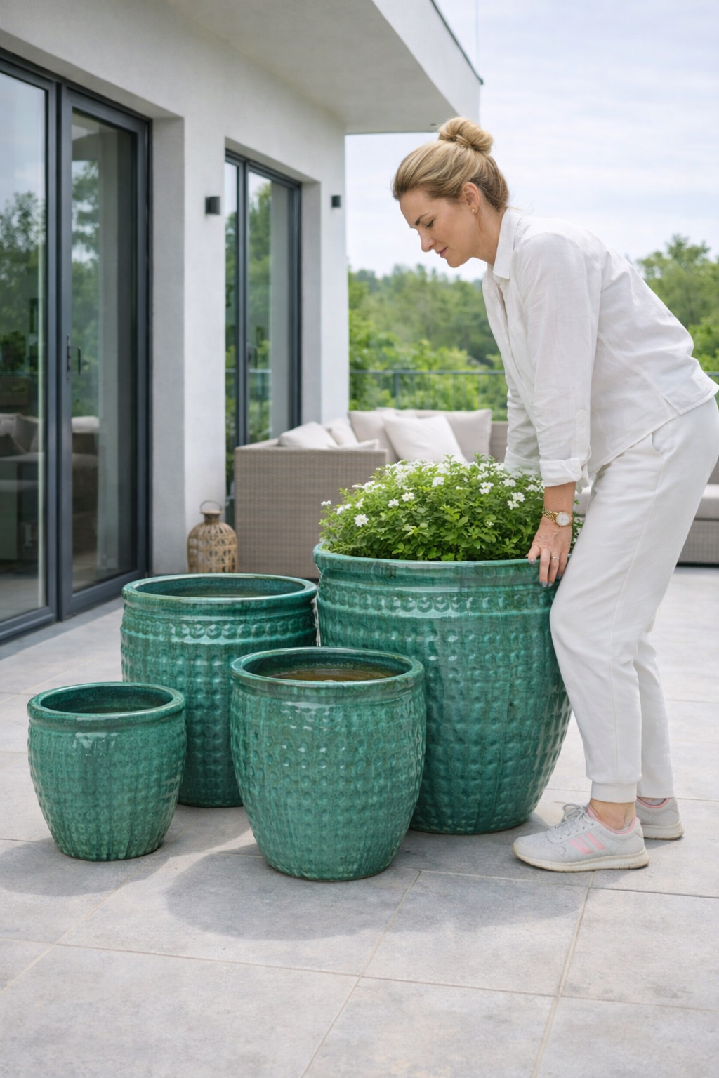 Duża donica ceramiczna zielona z ozdobnym rantem VERDE - obrazek 3