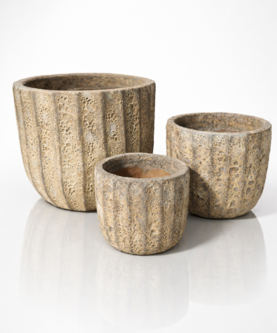 Donica ceramiczna ze strukturą i żłobieniami, kremowo beżowa