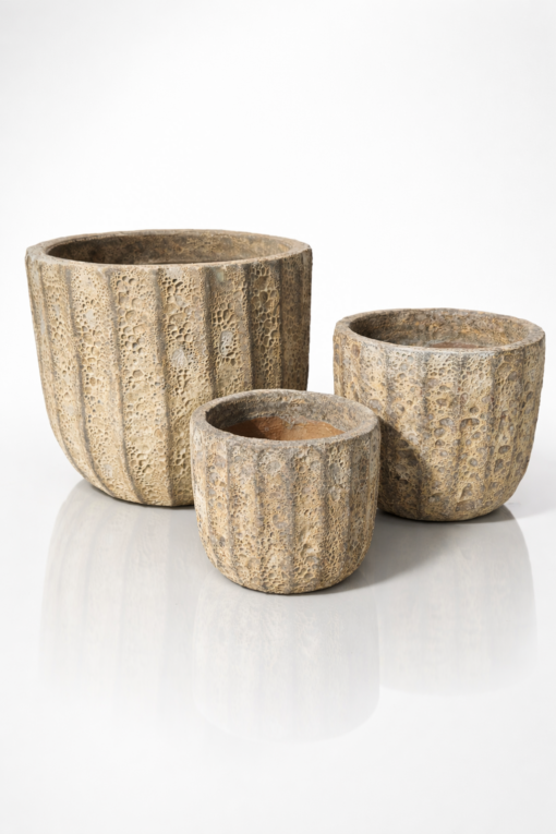 Donica ceramiczna ze strukturą i żłobieniami, kremowo beżowa