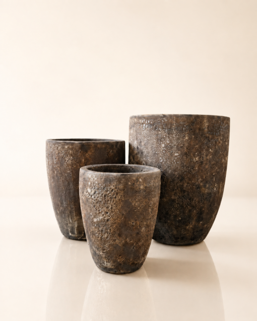 Atlantis- wysoka donica ceramiczna ze strukturą, brązowa