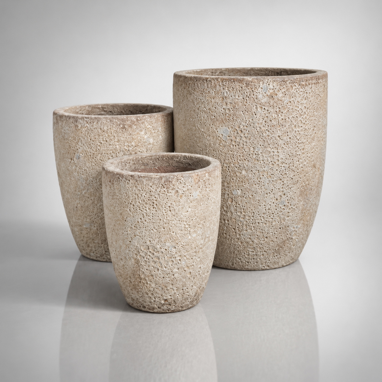 Wysoka donica ceramiczna ze strukturą Atlantis piaskowy beż (Kopia) - obrazek 1